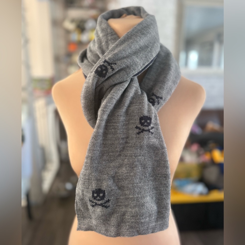 Johnston and Murphy wool blend scarf skull crossbone knit
